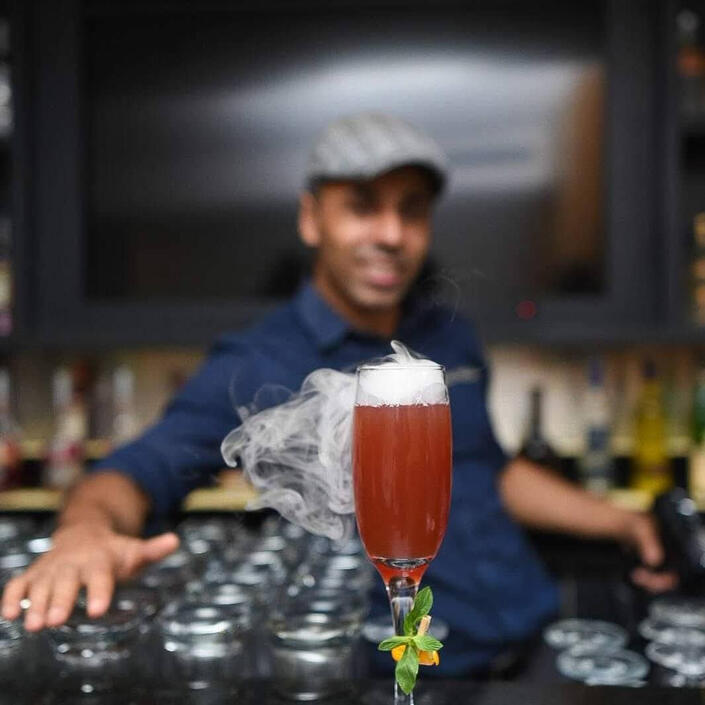 LiquidChef, Mauritius mobile bar, cocktail catering Mauritius, luxury bar service, event bartenders, wedding bar Mauritius, private party cocktails, professional bartenders Mauritius, premium cocktail service, bespoke cocktails, mobile cocktail bar Mauriti